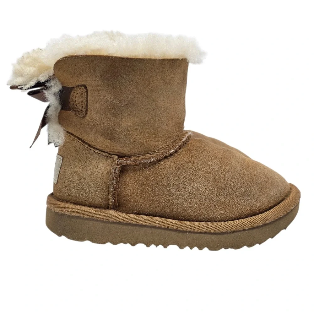 UGG Toddler Mini Bailey Bow II Chestnut Suede Boots‎ Size 8T 1017397T